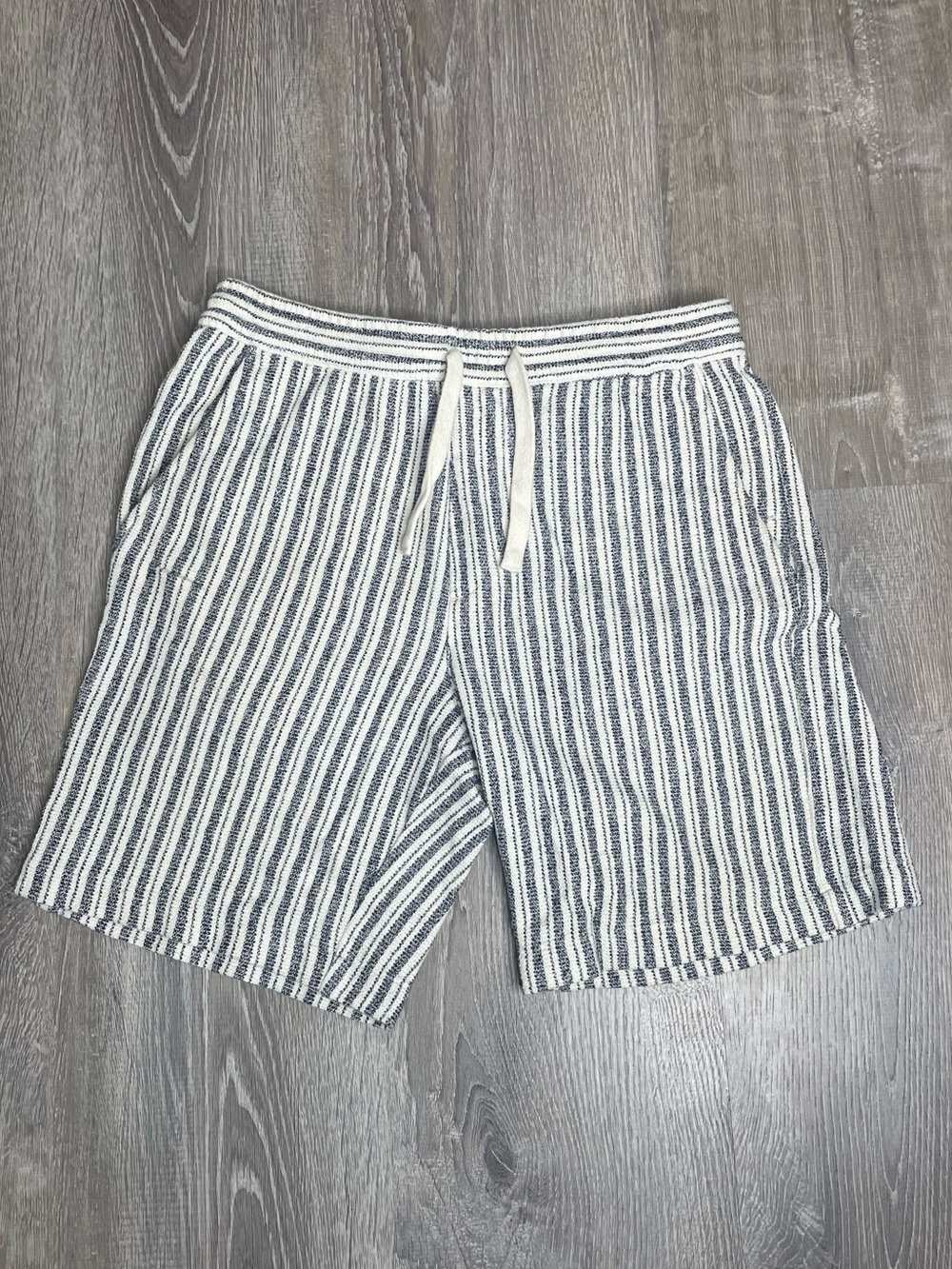 Zara Men's Vertical Stripe Drawstring Shorts - Navy & White